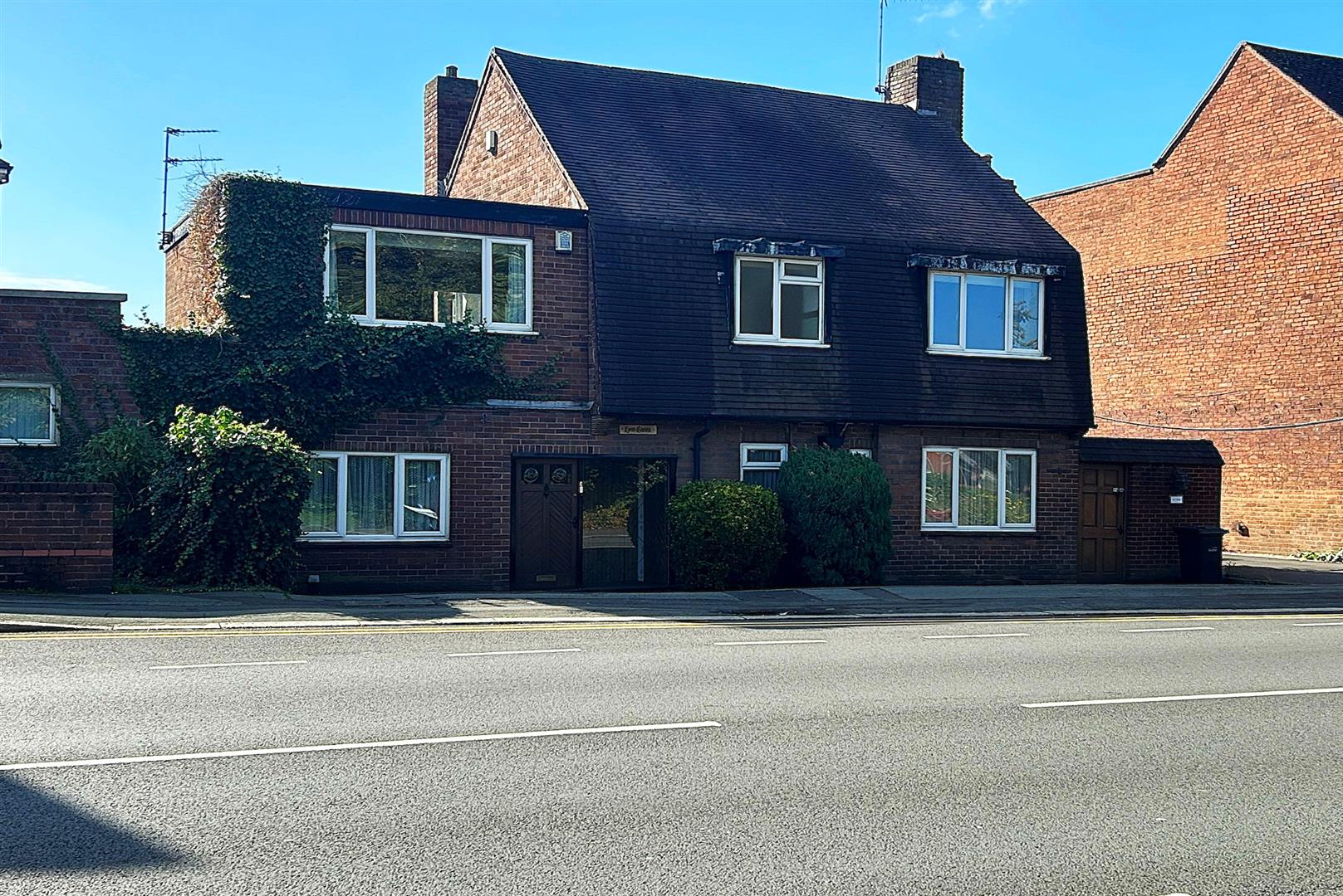 3 bed property in Greenfield Avenue, Stourbridge